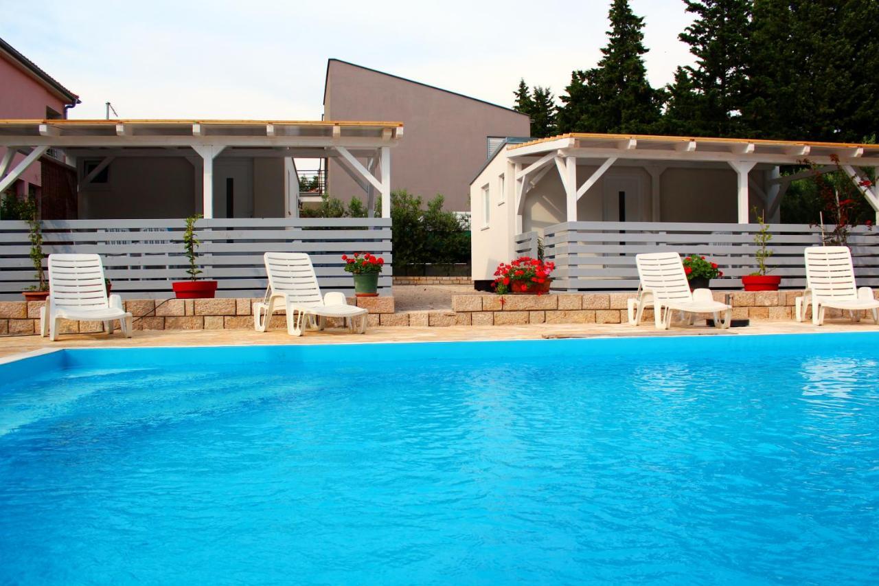 Bungalow Vice With Pool ปาโกชตาเน ภายนอก รูปภาพ