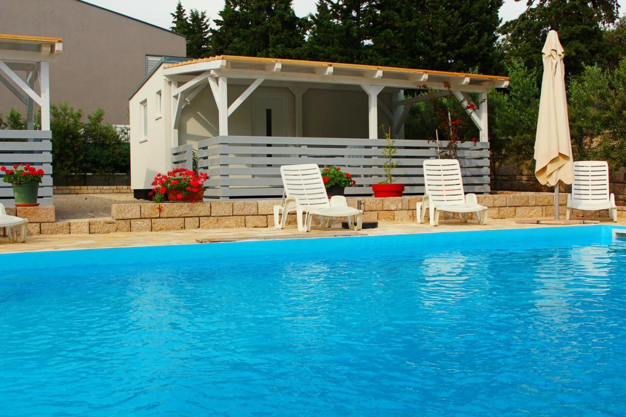 Bungalow Vice With Pool ปาโกชตาเน ภายนอก รูปภาพ